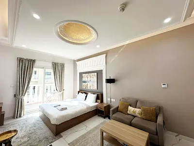 Bright Fully Furnished and Fitted Studio with Community View