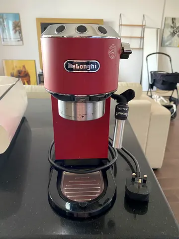 De’Longhi Pump Espresso Coffee Machine with Cappuccino Frother