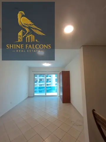 حصري | وحدة شاغرة | موقف سيارات + شرفة | فرصة استثمارية