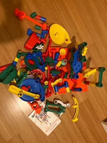 Creative Building Set with Tracks and Accessories