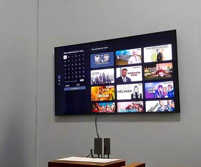 Samsung 55 Inch TV QLED 4K, Q70D, 100% Color Volume with Quantum Dot, 4K AI Upscaling, Samsung Tizen