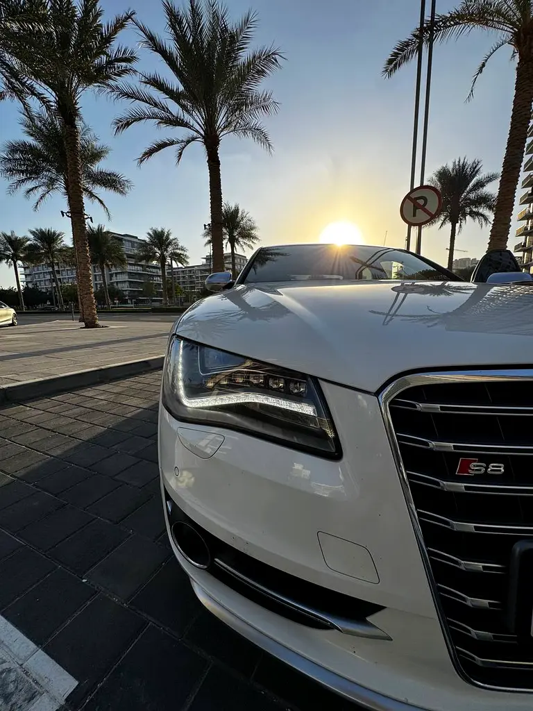 Audi S8 2013 — photo 1 of 15