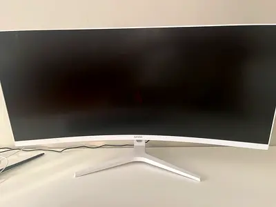 Aesno 34” ultrawide curved gaming monitor, 3440x1440 (UWQHD) resolution.
144Hz refresh rate, 1ms res