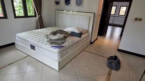 Selling Premium quality Italian bed set