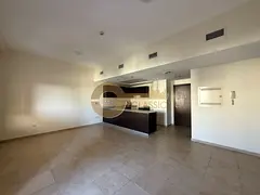 COMMUNITY LIVING | OPEN KITCHEN | BALCONY