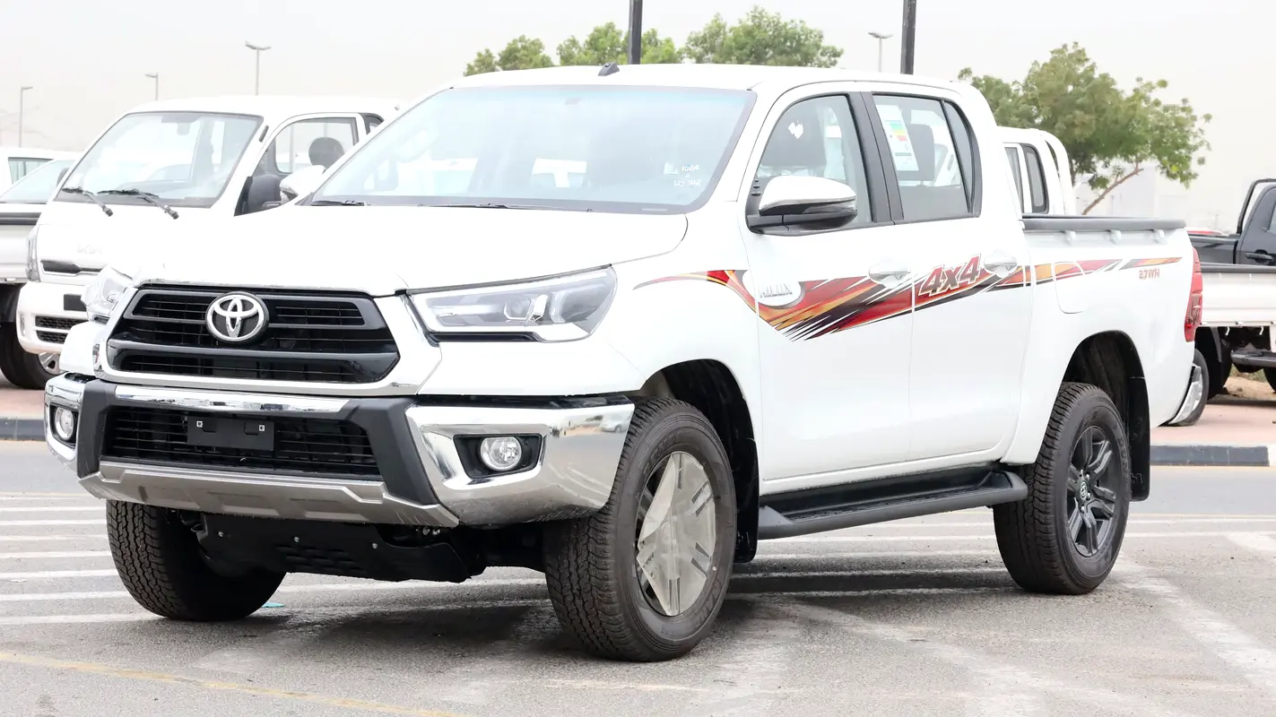 Toyota Hilux 2026 — photo 1 of 20