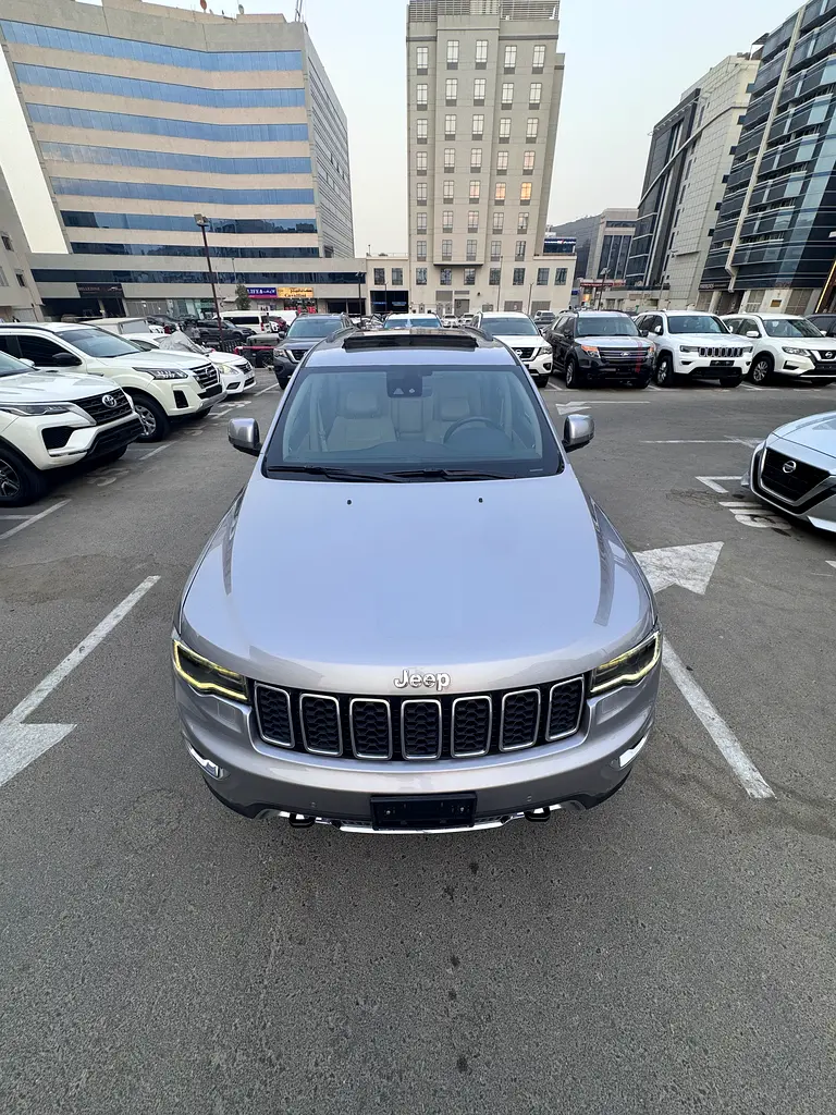Jeep Grand Cherokee L 2017 — photo 1 of 16