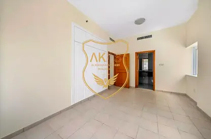 BIG SIZE 2BHK WITH BIG HALL,CLOSE KITHCEN,CLEAN BUILDING, CALL NOW