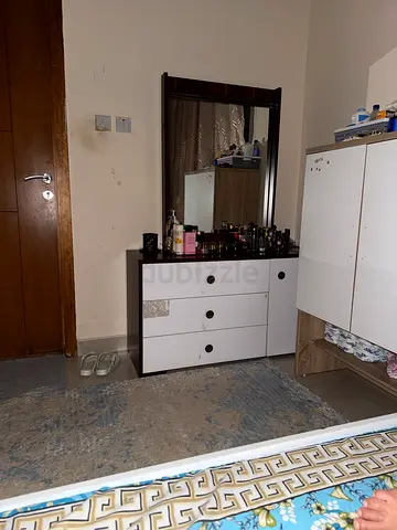 Stylish Bedroom Dresser with Mirror