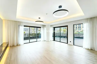 City Walk Expert | Big Layout | Huge Terrace