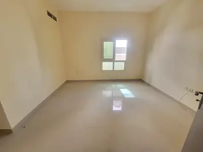 Spacious 1bhk flat with central ac& gas family building near to Mubarak center only 28k