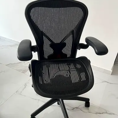 Herman miller Aeron size B fully loaded