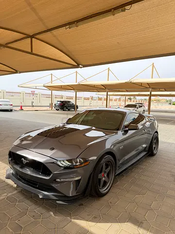 Ford mustang 2021 v8 low mileage !!