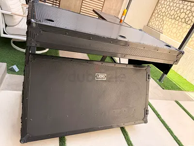 UDG Ultimate Flight Case Portable Z-Style DJ Table (with wheels)