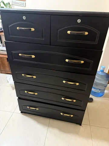 Chest of drawers