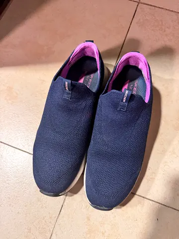 Skechers slip on Arch Fit