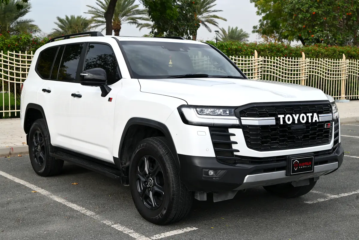Toyota Land Cruiser 2022 — photo 1 of 17