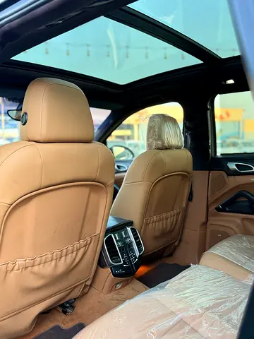2012 Porsche CAYENNE photo 7