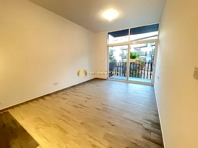 إطلالة على الفناء | شقة بغرفة نوم واحدة | بلجرافيا 3A JVC | إمكانية استخدام المسبح