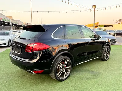 2012 Porsche CAYENNE photo 3