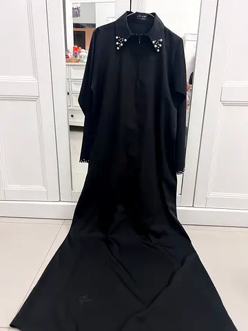 Elegant Abaya with Pearl Details (size 60)