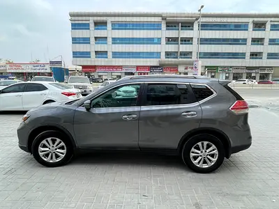 Nissan Rogue SV 2015 - American Specs - Well Maintained