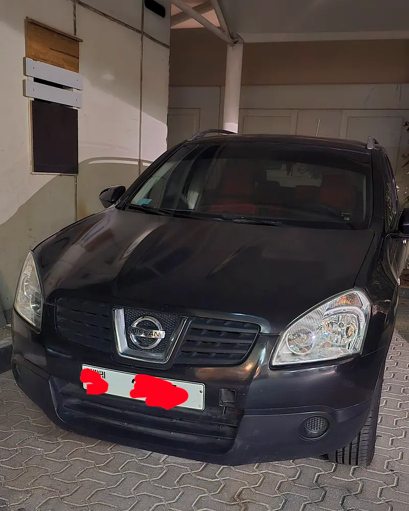 Nissan Qashqai 2009 — photo 1 of 2