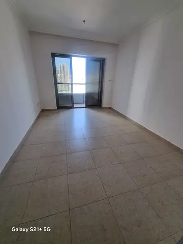 🏡 شقة سنوية للإيجار في الشارقة – الخان  ✨ شقة فسيحة ومصممة بشكل جيد  🛏 غرفتان نوم 🛋 غرفة معيشة 🚿 3 حمامات 📐 تصميم مريح مناسب للعائلات  💰 الإيجار