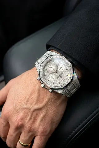 Luxury Diamond-Studded Mens Watch 100 aed delivery 20aed