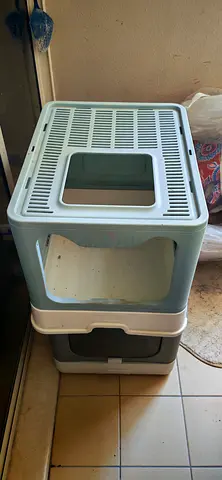 Cat litter box