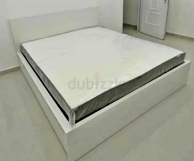 IKEA malam king‑size bed (180 × 200 cm) with 2 storage drawers underneath and an IKEA mattress ✨