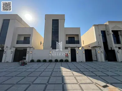 للبيع فيلا مودرن راقية جداً دبل هاي في منطقة الحليو 2 بعجمان، مكونة من 3 طوابق (أرضي + أول + روف) مع تشطيبات عالية الجودة ومساحات واسعة تناسب العائلات