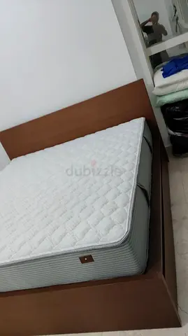 Comfortable Queen Bed and Mattress also With Drawers