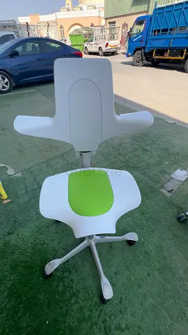 HAG capisco puls a popular ergonomic saddle chair