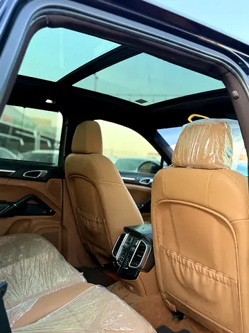2012 Porsche CAYENNE photo 5