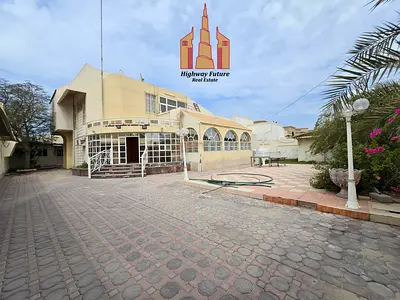 Big garden yard parking 2 hall Majlis Maid room outside Molhaq 4 bedroom villa for sale 2m