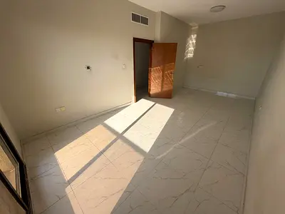 شقة غرفه وصالة للإيجار السنوي في الروضة 1 عجمان بمساحة واسعة 2 حمام غرفة ماستر بلكونة وصالة منفصلة نظام تكييف مركزي وموقع مميز