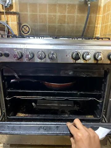 5 Burner Gas Cooker with Oven – Good Working Condition