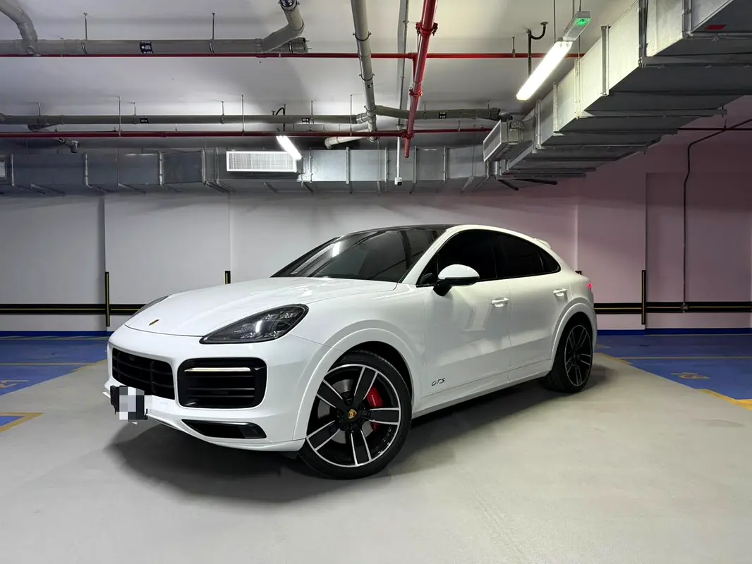 Porsche Cayenne 2022 — photo 1 of 10