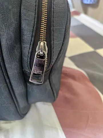 Stylish Black Zip Bag gucci