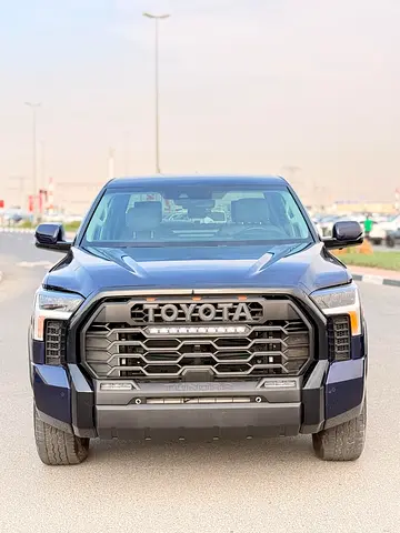 TOYOTA TUNDRA SR5 4x4 2024 - FULL OPTION only 5400 Drive- Excellent condition