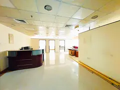 LEVISH OFFIC ON ROOD BULDING TOTALLY OFFICE IN BULDING BIG SPACE only 55k Muwaileh Sharjah