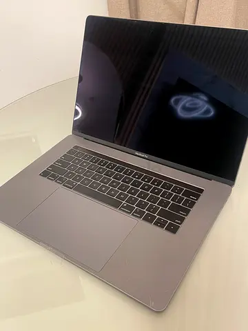 MacBook Pro 15” 2019 – Intel i9 / 32GB RAM – Performance Laptop MacBook Pro قوي جدًا ومناسب للبرمجة،