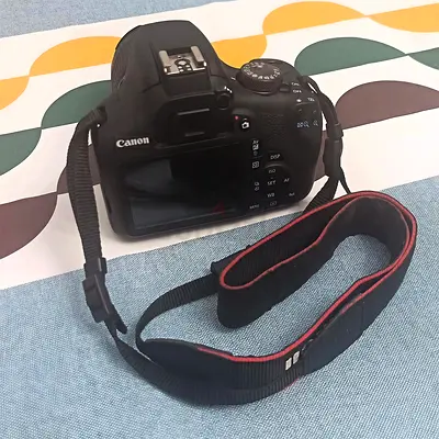 Canon EOS 2000D DSLR + 64GB SD Card