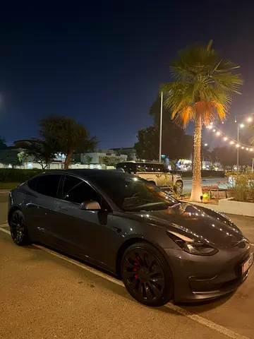 Tesla performance 20200 GCC first owner