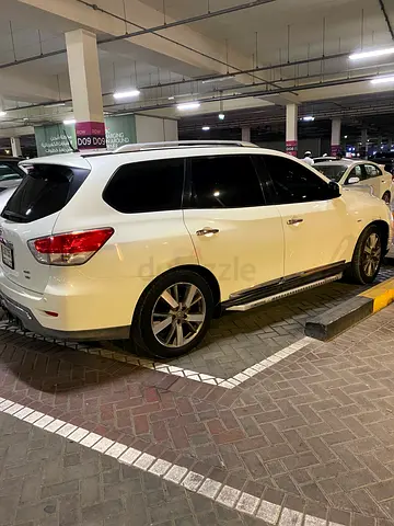 Nissan Pathfinder 2015 SV 4WD Full option - GCC Specifications -  Low Milage 123,300 Kms , 23500 AED