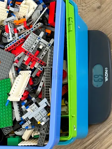 50% off MOVING OUT SALE 6.5KG of LEGO (BULK) contains pneumatics  (specifications in listing)
