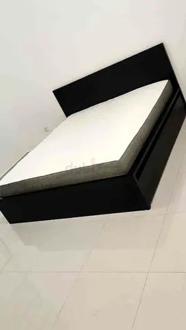 IKEA malam king‑size bed (180 × 200 cm) with 2 storage drawers underneath and an IKEA mattress ✨