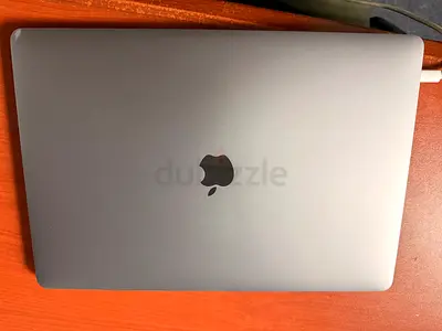 Apple MacBook Pro A1707 - 15.4 Retina Display, Intel Core i7, 16GB RAM, 1TB SSD, 2GB Graph