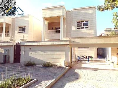 Residential/commercial villa in a prime location with modern finishes